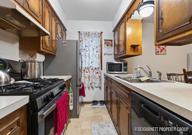 Listing Photo 5 - Condo for sale in building located at 944 Vlg Ln, Jenison, MI 49428 - Unit #172
