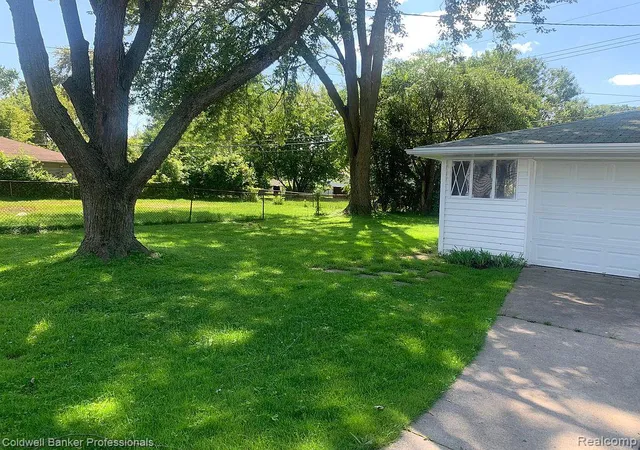 Photo 3 of Single family home for sale at 21817 Weller Ave, Warren, MI 48089 | MLS# 20261071552 | Listing updated on 2026-09-07
