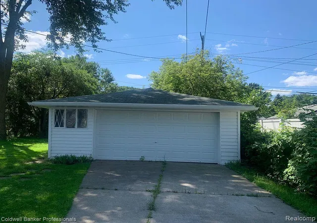 Photo 4 of Single family home for sale at 21817 Weller Ave, Warren, MI 48089 | MLS# 20261071552 | Listing updated on 2026-09-07