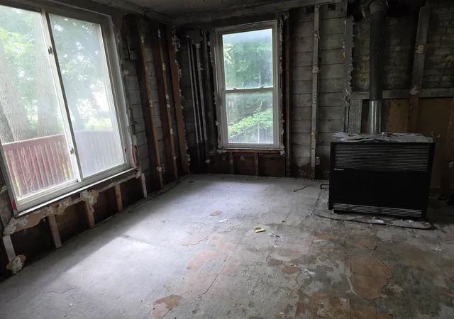 Photo 2 of Single family home for sale at 1331 S Jefferson Ave, Saginaw, MI 48601 | MLS# 5050220901 | Listing updated on 2026-09-04