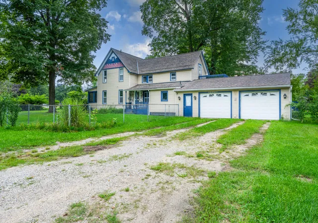 Photo 2 of Single family home for sale at 4960 Paw Lake Rd, Coloma Charter Township Berrien, MI 49038 | MLS# 69026047246 | Listing updated on 2026-09-04