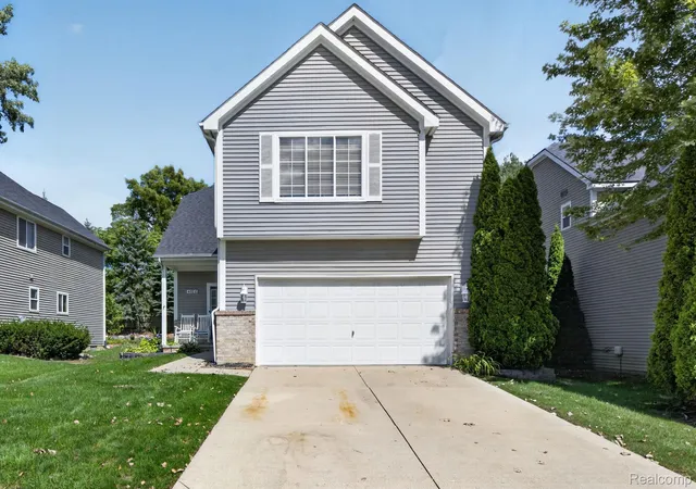 Photo 2 of Single family home for sale at 4586 Sunflower Cir, Clarkston, MI 48346 | MLS# 20261071566 | Listing updated on 2026-09-13