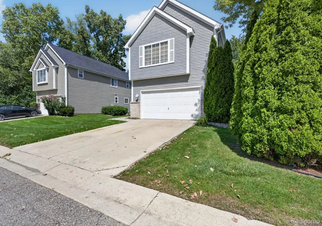 Photo 3 of Single family home for sale at 4586 Sunflower Cir, Clarkston, MI 48346 | MLS# 20261071566 | Listing updated on 2026-09-13