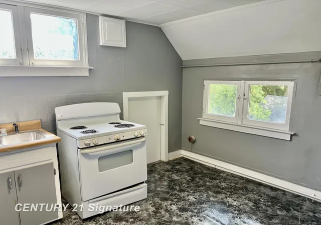 Photo 3 of Multi family home for sale at 815 Mackinaw St, Saginaw, MI 48602 | MLS# 61050220908 | Listing updated on 2026-09-04