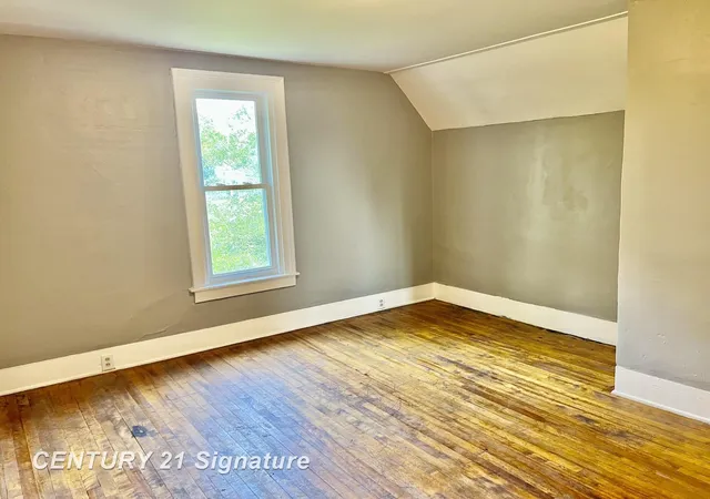 Photo 4 of Multi family home for sale at 815 Mackinaw St, Saginaw, MI 48602 | MLS# 61050220908 | Listing updated on 2026-09-04