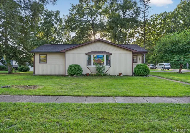 Photo 2 of Single family home for sale at 292 Alfred St, Montrose, MI 48457 | MLS# 20261071569 | Listing updated on 2026-09-07