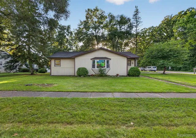 Photo 3 of Single family home for sale at 292 Alfred St, Montrose, MI 48457 | MLS# 20261071569 | Listing updated on 2026-09-07