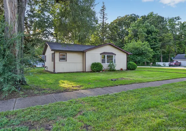 Photo 4 of Single family home for sale at 292 Alfred St, Montrose, MI 48457 | MLS# 20261071569 | Listing updated on 2026-09-07