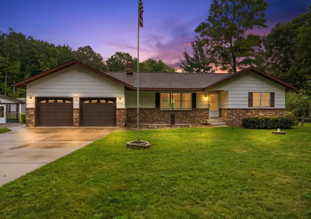 Single family home for sale at 5182 E Shore Dr, Kalkaska, MI 49646 | MLS# 78080073260