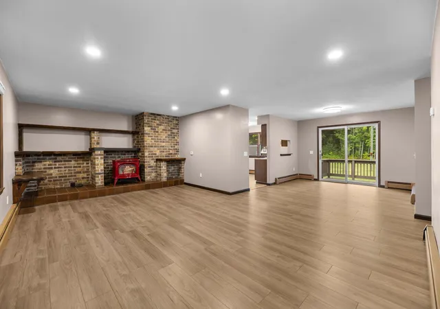 Photo 4 of Single family home for sale at 5182 E Shore Dr, Kalkaska, MI 49646 | MLS# 78080073260 | Listing updated on 2026-09-07