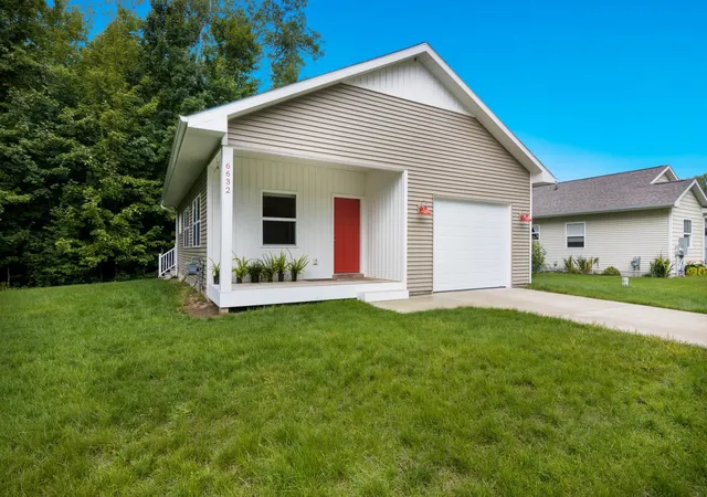 Photo 2 of Single family home for sale at 6632 Front St, Almira Township Benzie, MI 49650 | MLS# 78080073261 | Listing updated on 2026-09-11