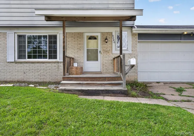 Photo 2 of Single family home for sale at 5240 Oakview Dr, Swartz Creek, MI 48473 | MLS# 20261071573 | Listing updated on 2026-09-15