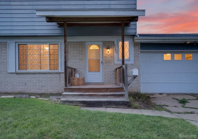 Photo 3 of Single family home for sale at 5240 Oakview Dr, Swartz Creek, MI 48473 | MLS# 20261071573 | Listing updated on 2026-09-15