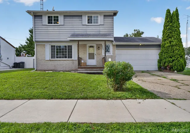 Photo 3 of Single family home for sale at 5240 Oakview Dr, Swartz Creek, MI 48473 | MLS# 20261071573 | Listing updated on 2026-09-15