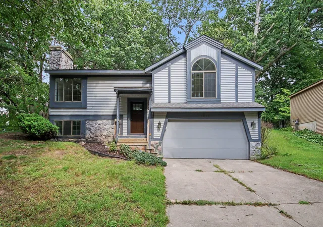 Photo 1 of Single family home for sale at 1312 Gladstone Dr Se, Grand Rapids, MI 49506 | MLS# 71026047265 | Listing updated on 2026-09-09