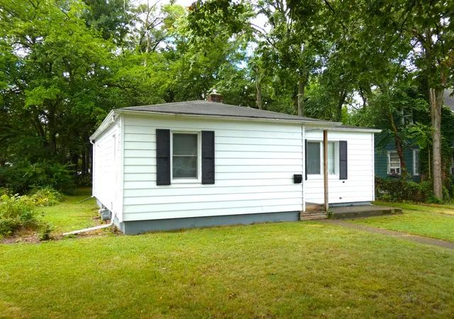 Photo 2 of Single family home for sale at 1330 Bishop Ave, Benton Harbor, MI 49022 | MLS# 69026047268 | Listing updated on 2026-09-04