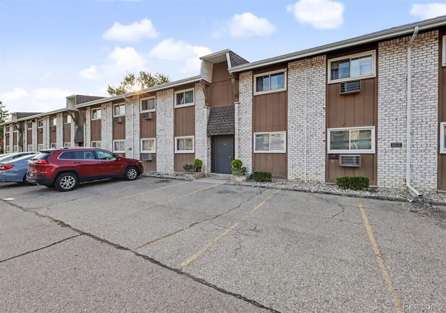 Listing Photo 5 - Condo for sale in building located at 7345 Woodview St, Westland, MI 48185 - Unit #1