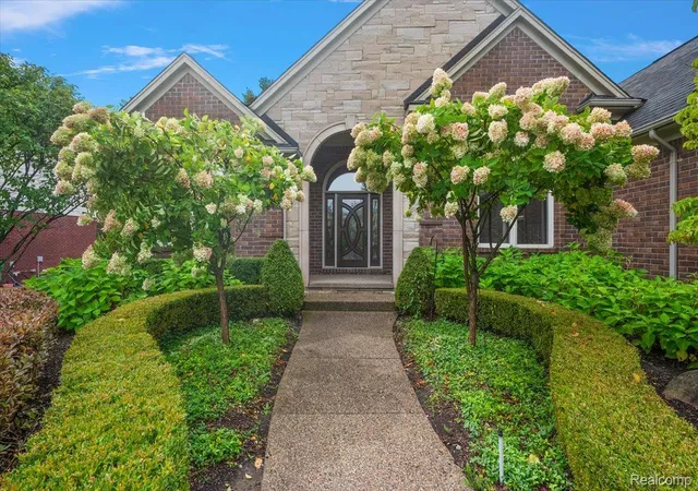 Photo 3 of Single family home for sale at 6332 Shadydale Dr, Shelby Township, MI 48316 | MLS# 20261071586 | Listing updated on 2026-09-11