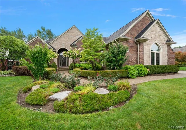 Photo 3 of Single family home for sale at 6332 Shadydale Dr, Shelby Township, MI 48316 | MLS# 20261071586 | Listing updated on 2026-09-11