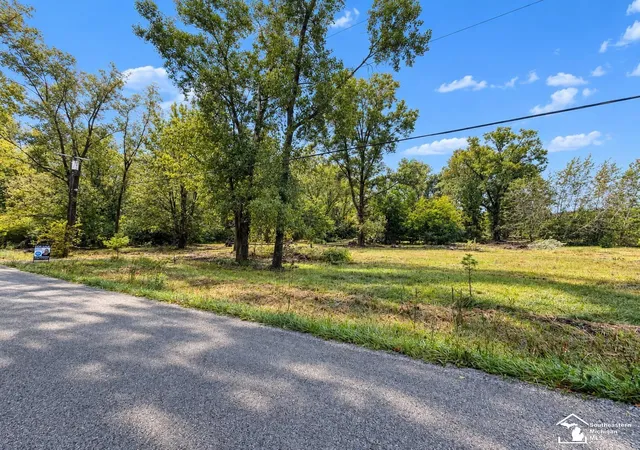 Photo 4 of Single family home for sale at 6718 Colf Rd, Carleton, MI 48117 | MLS# 57050220930 | Listing updated on 2026-09-15