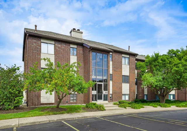 Photo 3 of Condo for sale at 3344 Devonwood Hills Ne, Grand Rapids, MI 49525 | MLS# 65026047278 | Listing updated on 2026-09-04
