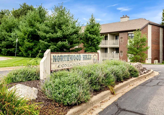 Photo 49 of Condo for sale at 3344 Devonwood Hills NE, Grand Rapids, MI 49525 | MLS# 65026047278 | Listing updated on 2026-10-07