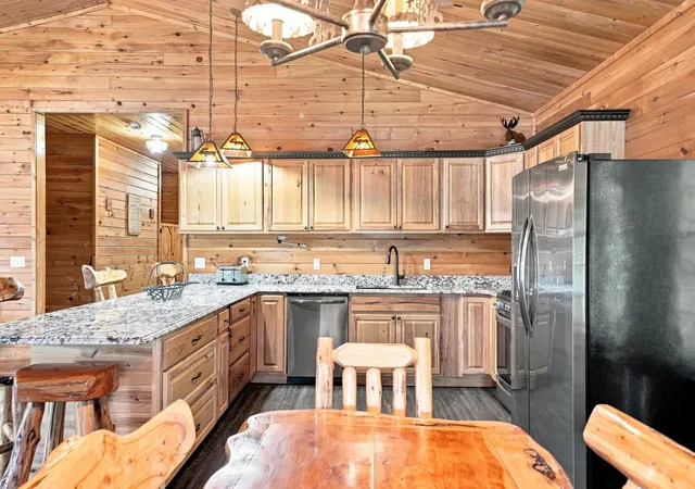Photo 3 of Single family home for sale at 6601 Drake Dr, Cadillac, MI 49601 | MLS# 78080073265 | Listing updated on 2026-09-10