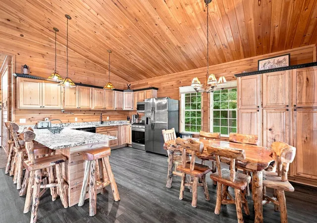 Photo 4 of Single family home for sale at 6601 Drake Dr, Cadillac, MI 49601 | MLS# 78080073265 | Listing updated on 2026-09-10