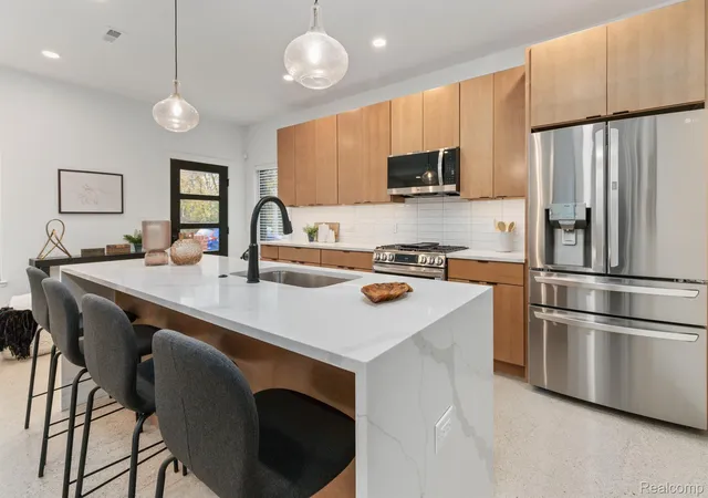 Listing Photo 3 - Condo for sale in building located at 1636 Merrick St, Wayne, MI 48208 - Unit #8