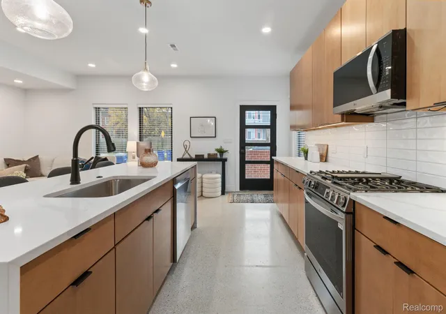 Listing Photo 4 - Condo for sale in building located at 1636 Merrick St, Wayne, MI 48208 - Unit #8