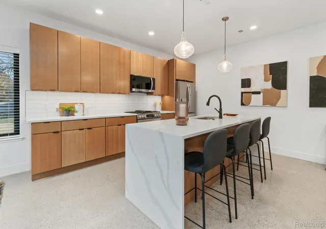 Listing Photo 5 - Condo for sale in building located at 1636 Merrick St, Wayne, MI 48208 - Unit #8