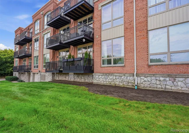Listing Photo 3 - Condo for sale in building located at 101 S Union St, Plymouth, MI 48170 - Unit #116