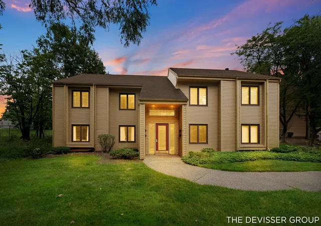 Listing Photo 2 - Condo for sale in building located at 300 Farington Blvd, Holland, MI 49423 - Unit #3