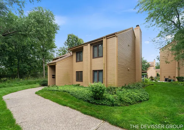 Listing Photo 3 - Condo for sale in building located at 300 Farington Blvd, Holland, MI 49423 - Unit #3