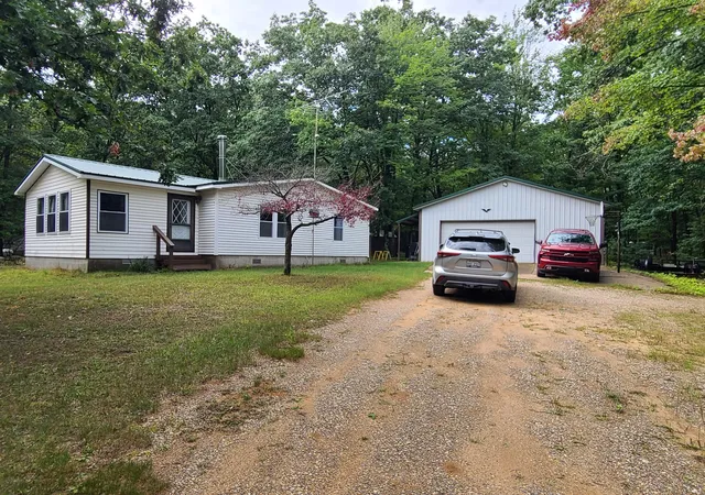 Photo 3 of Single family home for sale at 124 Osceola Ledge Dr, Rose Lake Township Osceola, MI 49655 | MLS# 69026047287 | Listing updated on 2026-09-14