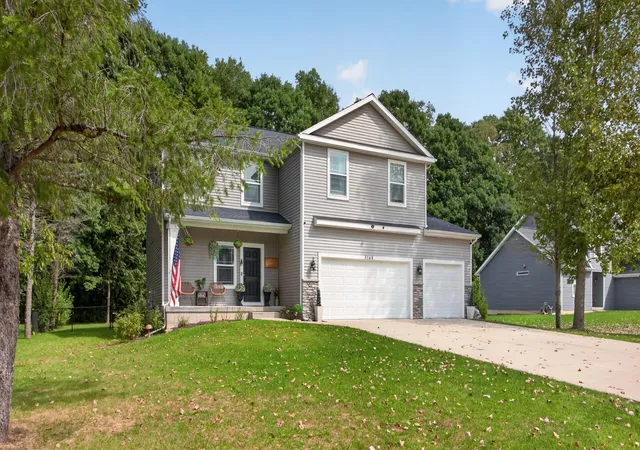 Photo 1 of Single family home for sale at 5168 Stone River Rd, Jackson, MI 49201 | MLS# 55026047290 | Listing updated on 2026-09-28