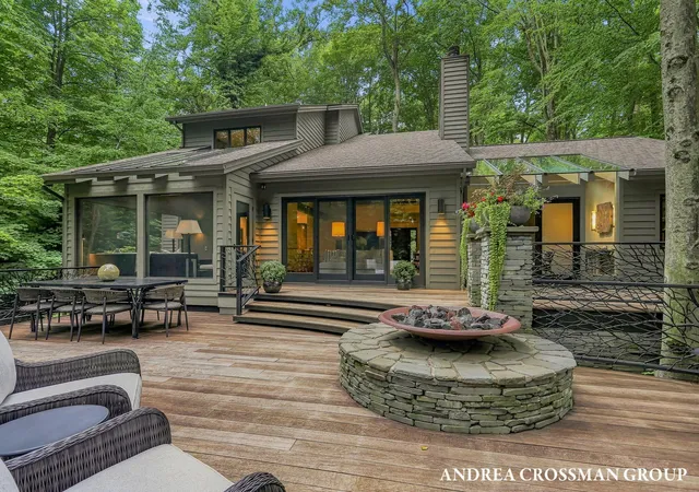 Photo 1 of Single family home for sale at 1223-1225 Ash Dr, South Haven, MI 49090 | MLS# 71026047293 | Listing updated on 2026-09-10