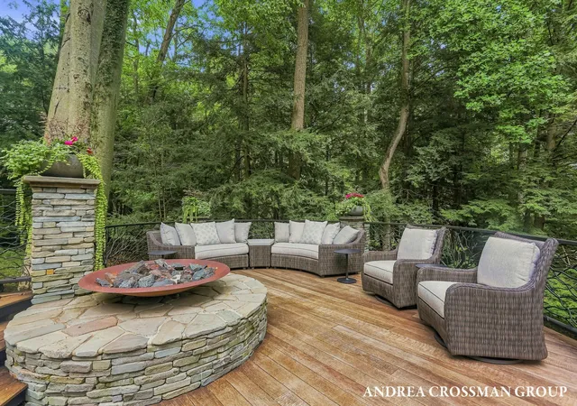 Photo 2 of Single family home for sale at 1223-1225 Ash Dr, South Haven, MI 49090 | MLS# 71026047293 | Listing updated on 2026-09-10