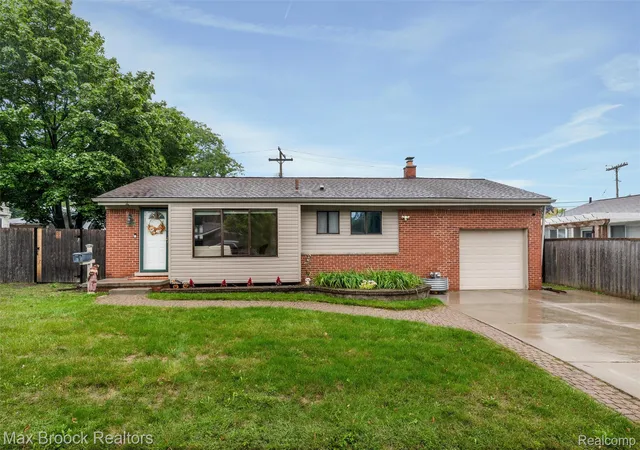 Photo 1 of Single family home for sale at 1136 N Selfridge Blvd, Clawson, MI 48017 | MLS# 20261071597 | Listing updated on 2026-09-10