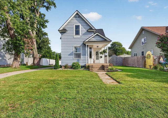 Photo 3 of Single family home for sale at 307 W Washington Ave, Zeeland, MI 49464 | MLS# 65026047297 | Listing updated on 2026-09-17