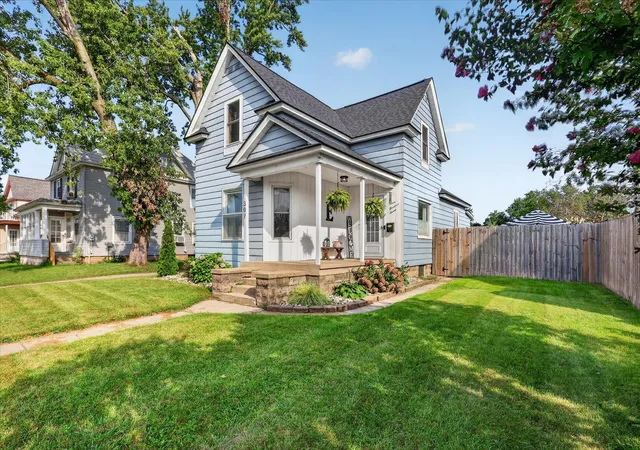 Photo 3 of Single family home for sale at 307 W Washington Ave, Zeeland, MI 49464 | MLS# 65026047297 | Listing updated on 2026-09-30