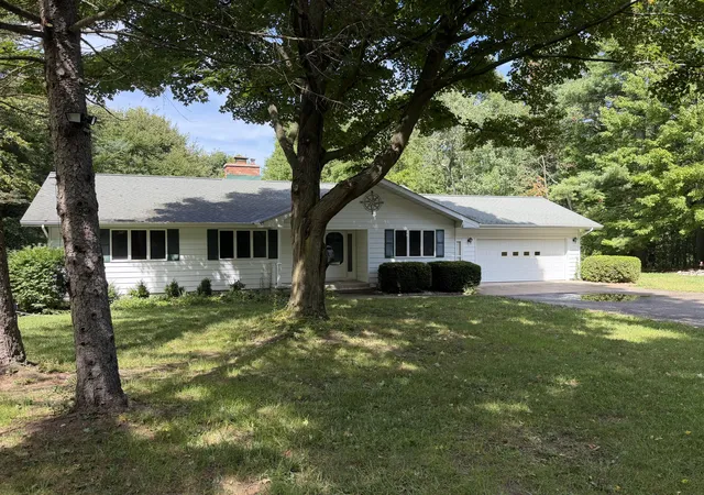 Photo 2 of Single family home for sale at 7026 Farr Rd, Onekama, MI 49675 | MLS# 67026047299 | Listing updated on 2026-09-08