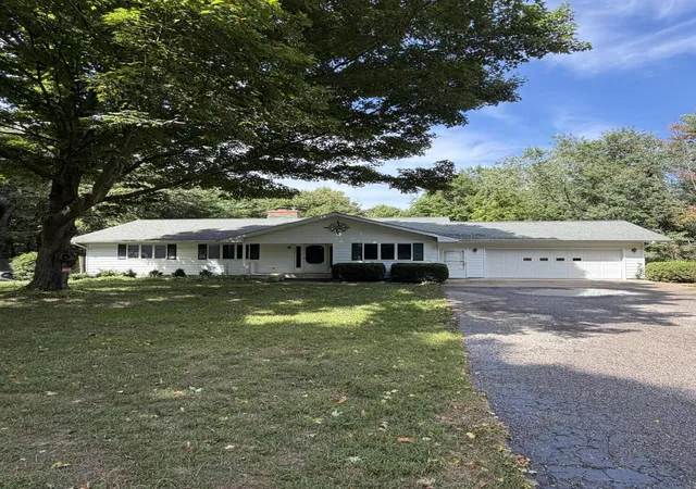 Photo 3 of Single family home for sale at 7026 Farr Rd, Onekama, MI 49675 | MLS# 67026047299 | Listing updated on 2026-09-08