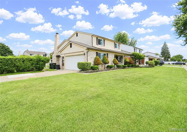 Photo 2 of Single family home for sale at 4788 Bloomfield Dr, Sterling Heights, MI 48310 | MLS# 20261071599 | Listing updated on 2026-09-05
