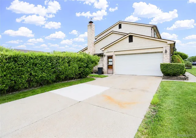 Photo 3 of Single family home for sale at 4788 Bloomfield Dr, Sterling Heights, MI 48310 | MLS# 20261071599 | Listing updated on 2026-09-05