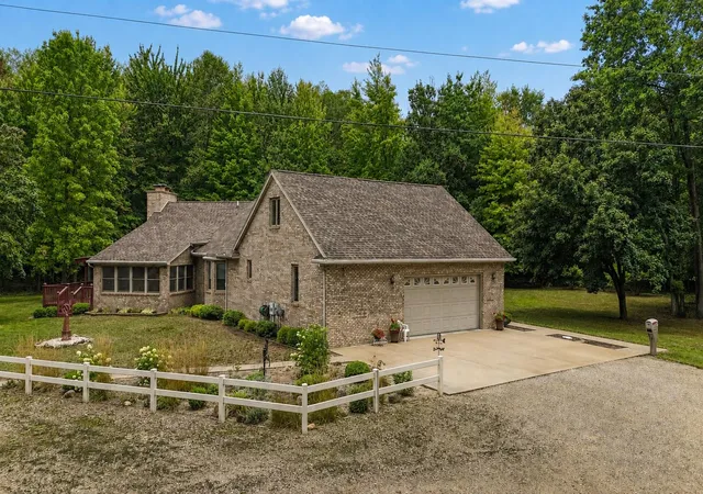 Photo 2 of Single family home for sale at 5785 W Isabella Rd, Mount Pleasant, MI 48858 | MLS# 79080073269 | Listing updated on 2026-09-17