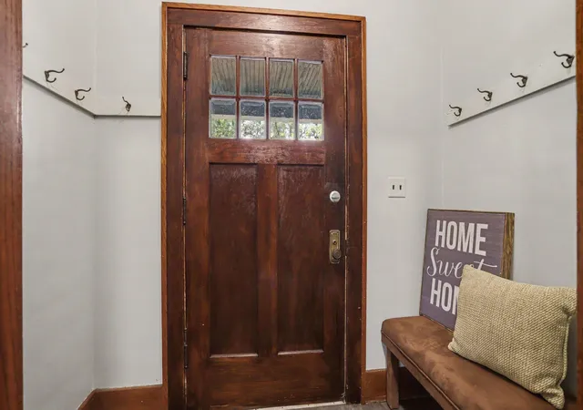 Photo 3 of Single family home for sale at 915 Walwood Pl, Kalamazoo, MI 49007 | MLS# 66026047300 | Listing updated on 2026-09-08
