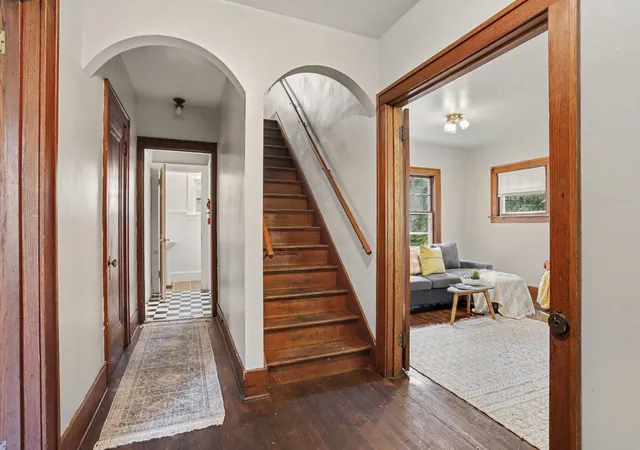 Photo 4 of Single family home for sale at 915 Walwood Pl, Kalamazoo, MI 49007 | MLS# 66026047300 | Listing updated on 2026-09-08