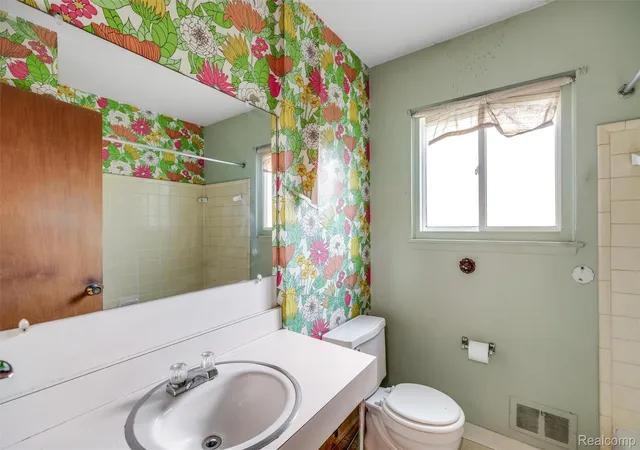 Photo 4 of House for sale at 3001 Williamsburg Dr, Ann Arbor, MI 48108 | MLS# 20261071601 | Listing updated on 2026-09-05