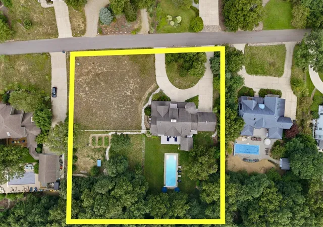 Photo 3 of Single family home for sale at 52210 Main Dr, New Buffalo, MI 49117 | MLS# 69026047307 | Listing updated on 2026-09-14